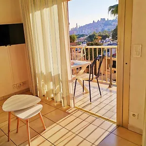 https://studio-bord-de-mer-dernier-etage-avec-balcon.fr-provencehotel.com