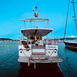  Bateau-hôtel Oceania Boat Tour